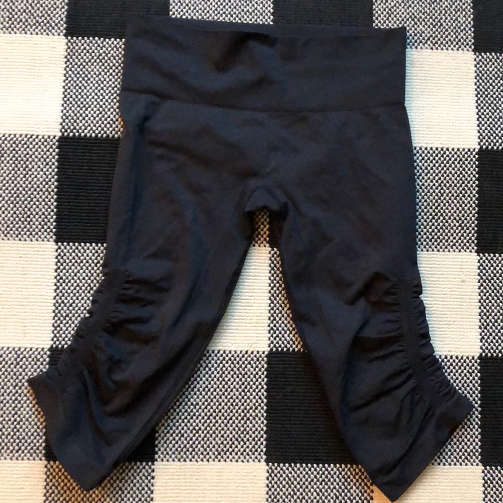 Lululemon Ebb and Flow Crop Leggings Size 6